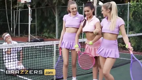 Kali Roses, Kyler Quinn e Katana Kombat insieme al circolo di tennis