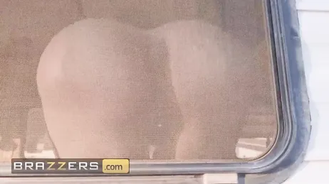 Dos cachondas maduras tienen sexo con dos atrevidos jovencitos