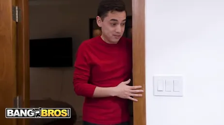 Wie ich es liebe und wie sehr es mich erregt, Mamas Brüste einzuseifen...