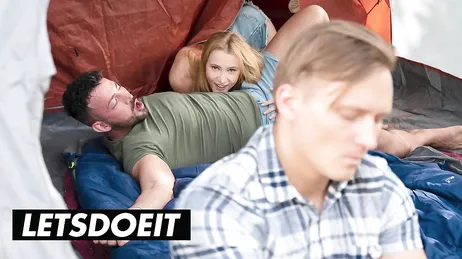 Een kampeertrip met porno, niets is zo fijn als seks met een Russische vrouw midden in de natuur.