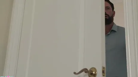 Young girl XXX seduced by her attractive stepfather: what a fuck he gives her...!!