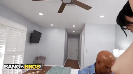 Hot porn star Asteria Jade gives her pussy to a 100% amateur fan
