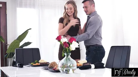 Ein Romantisches Abendessen Zu Hause Mit Seiner Neuen Freundin Endet In Leidenschaftlichem Sex