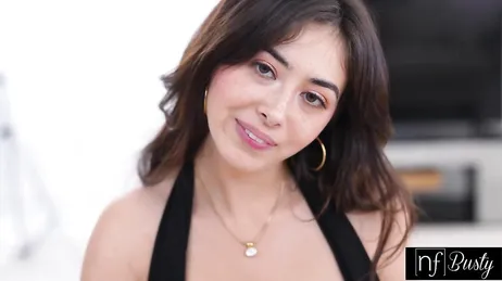 Il semblerait que Chloé Surreal se soit réveillée en chaleur : quelle femme !