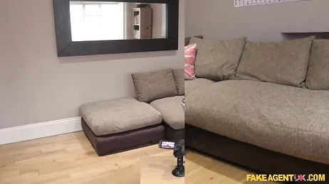 Une nymphomane blonde se fait sauvagement baiser lors d'un faux entretien d'embauche !
