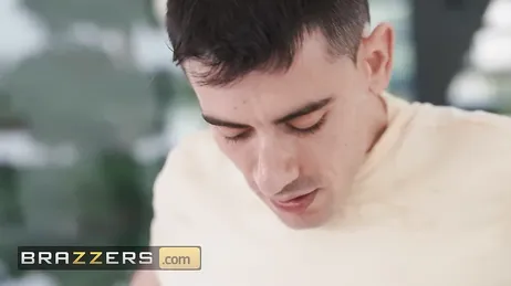 Ils sont fous de joie quand Jordi ENP baisse son pantalon et leur montre sa bite