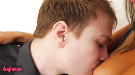 Ihr Kollege fängt an, im Büro pornografische Selfies zu machen...!!
