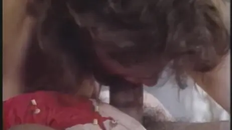 La estrella porno Aja se la mama a Billy Dee y Jon Dough en un trio xxx