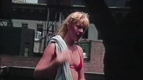 Nippel lecken und lesbischer Muschi-Essen im 80er-Jahre-Pornofilm