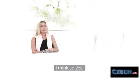 Eine wunderschöne Blondine aus Tschechien erscheint zum Vorstellungsgespräch und ist auf alles vorbereitet.