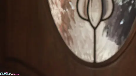 Su prima está pasando unos dias en casa y parece disfrutar sin tabues