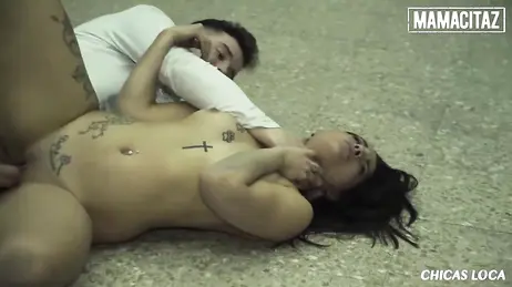 Fazer sexo em uma casa abandonada que pode até ter fantasmas.