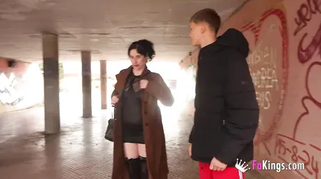 La española MILF Emmita Smile follada a cuatro patas por un veinteañero