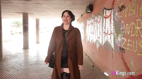 La española MILF Emmita Smile follada a cuatro patas por un veinteañero