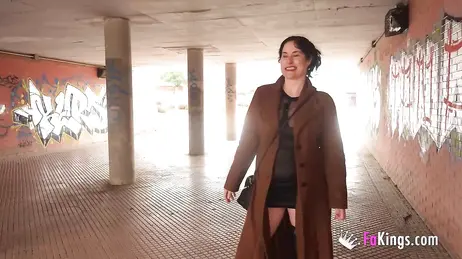 La española MILF Emmita Smile follada a cuatro patas por un veinteañero