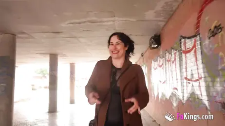 La española MILF Emmita Smile follada a cuatro patas por un veinteañero
