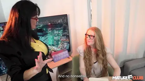 Einen selbstgedrehten Pornofilm mit der reifen Nachbarin drehen: Was für eine Schlampe!