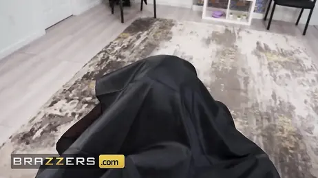 The hairdresser leaves for a while and his own wife starts sucking my cock...!!