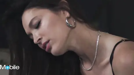 Léchage des pieds et du sexe de sa femme après une nuit de sexe intense