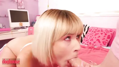 Sorprendo a mi hermanastra hablando guarradas por teléfono con su novio ...